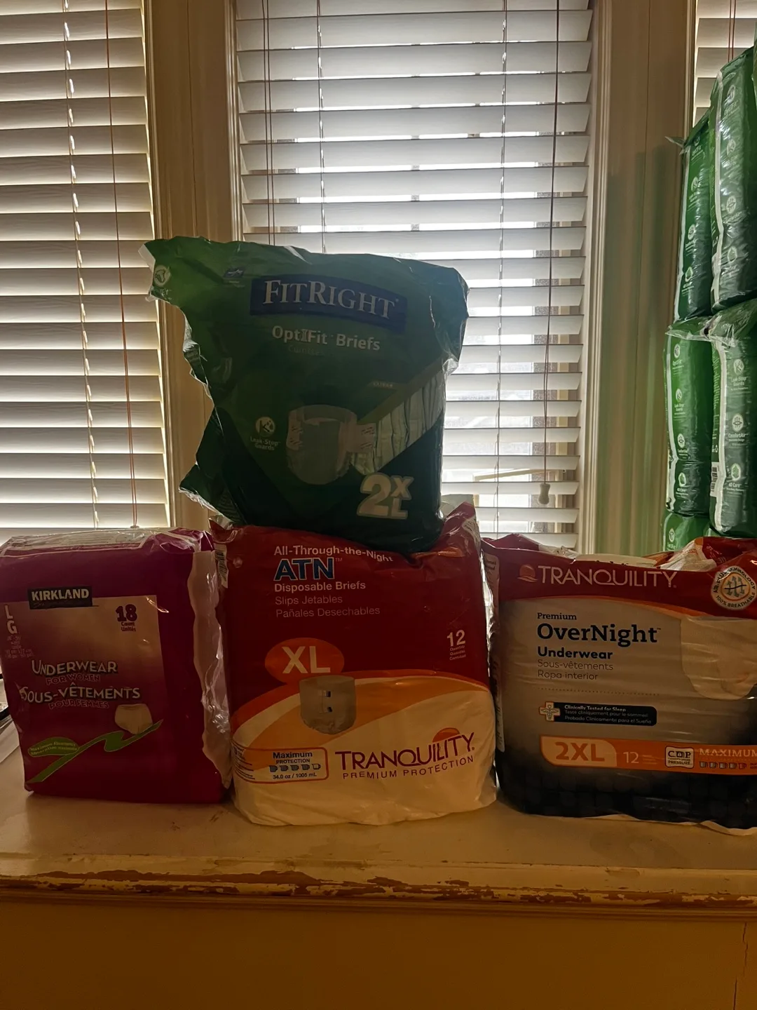 Disposable overnight briefs XL for women image indicator(8)