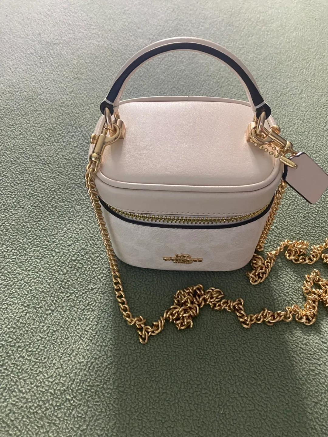 Coach Crossbody Bag image indicator(2)