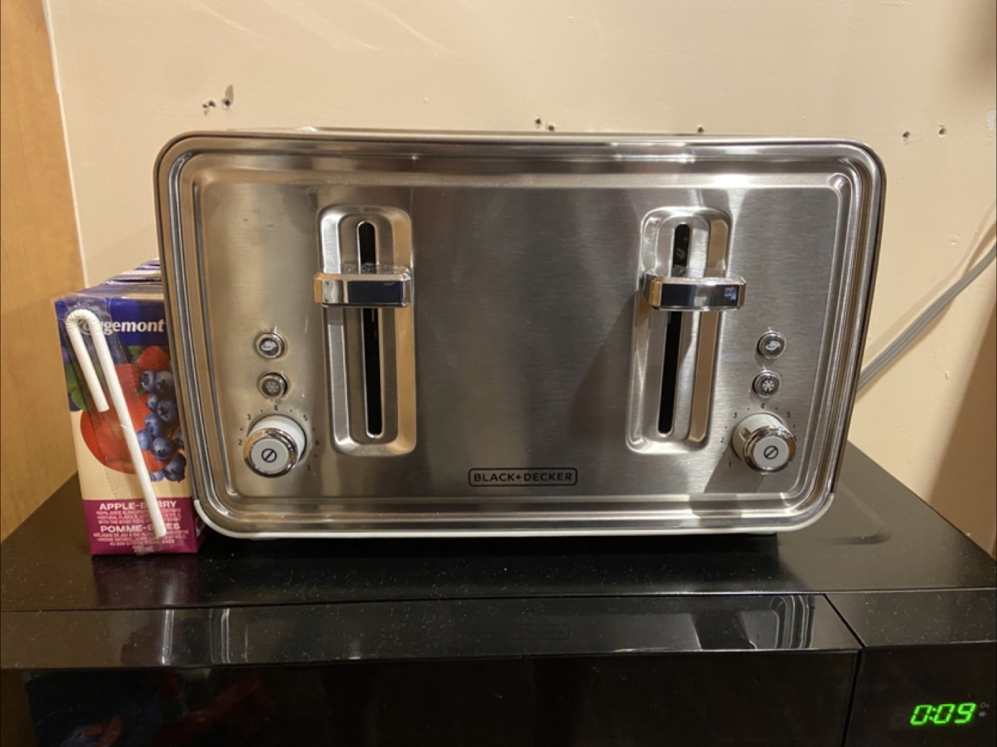 New Black+Decker 4-Slice Toaster
