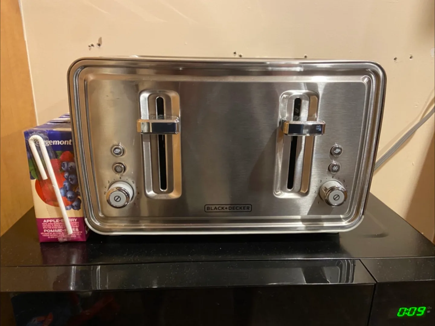 New Black+Decker 4-Slice Toaster thumbnail