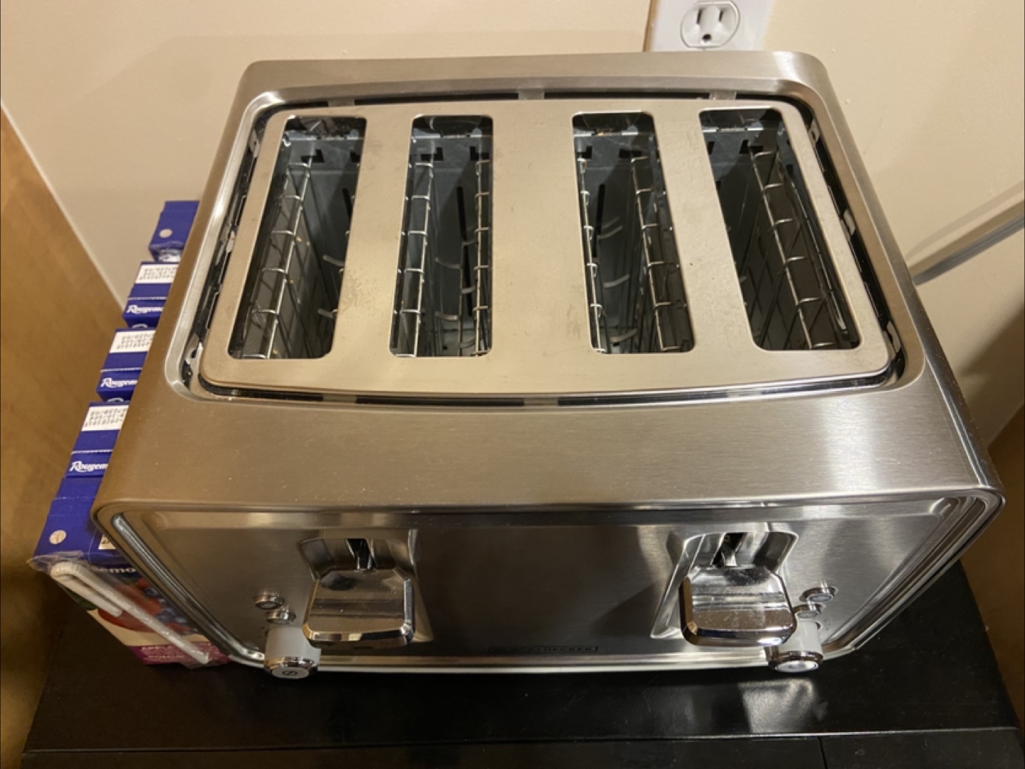 New Black+Decker 4-Slice Toaster - photo 2
