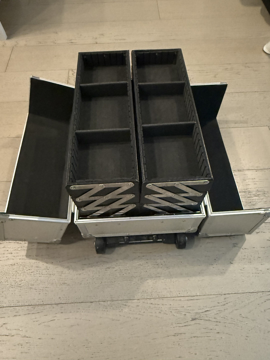 Rolling Makeup Case - photo 5