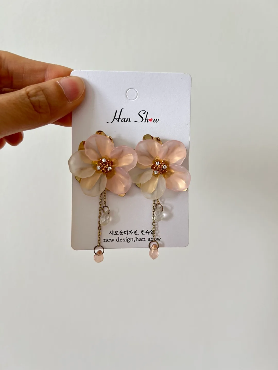 Han Show Floral Drop Earrings thumbnail