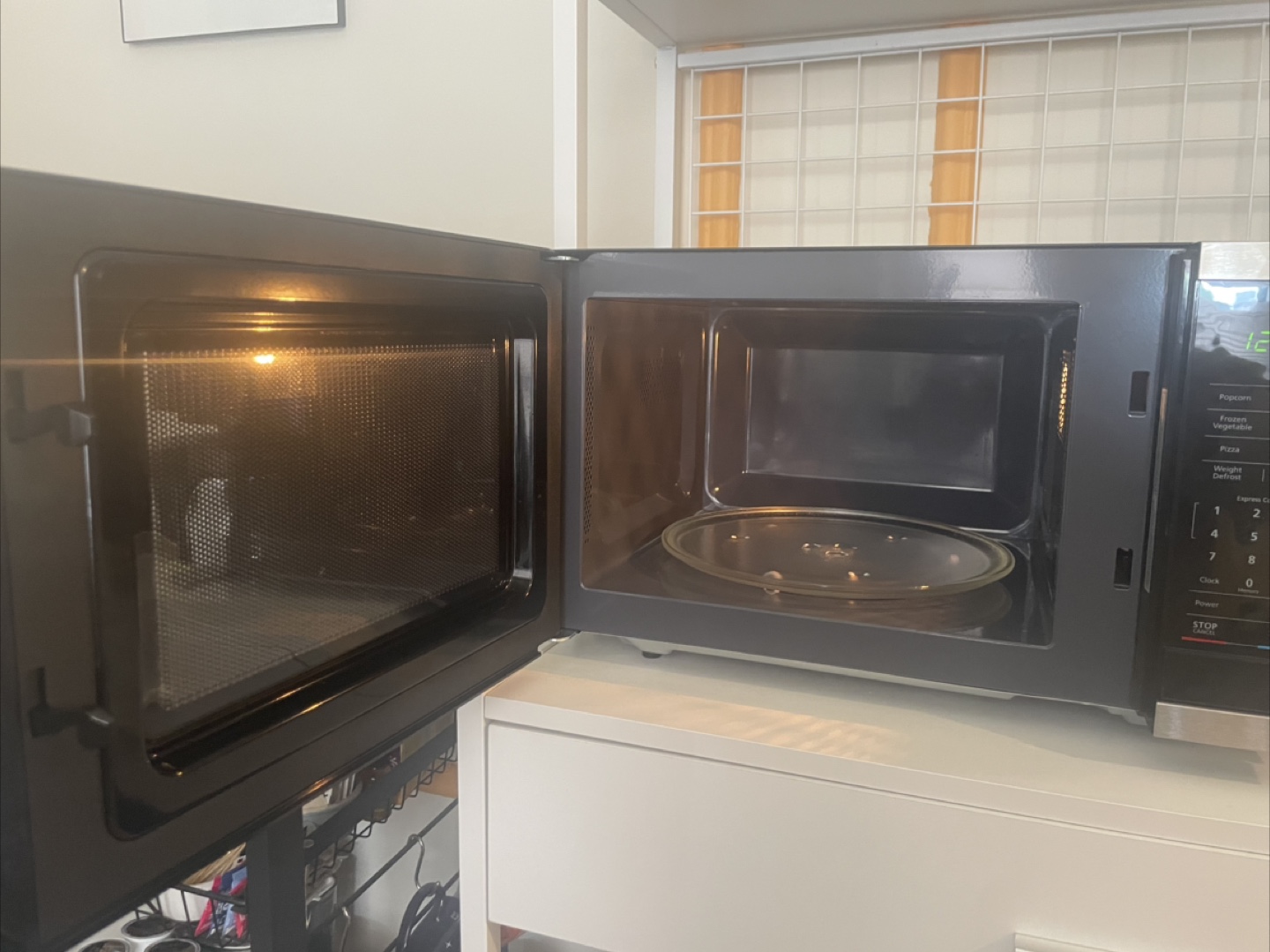 Magic Chef Microwave - photo 2