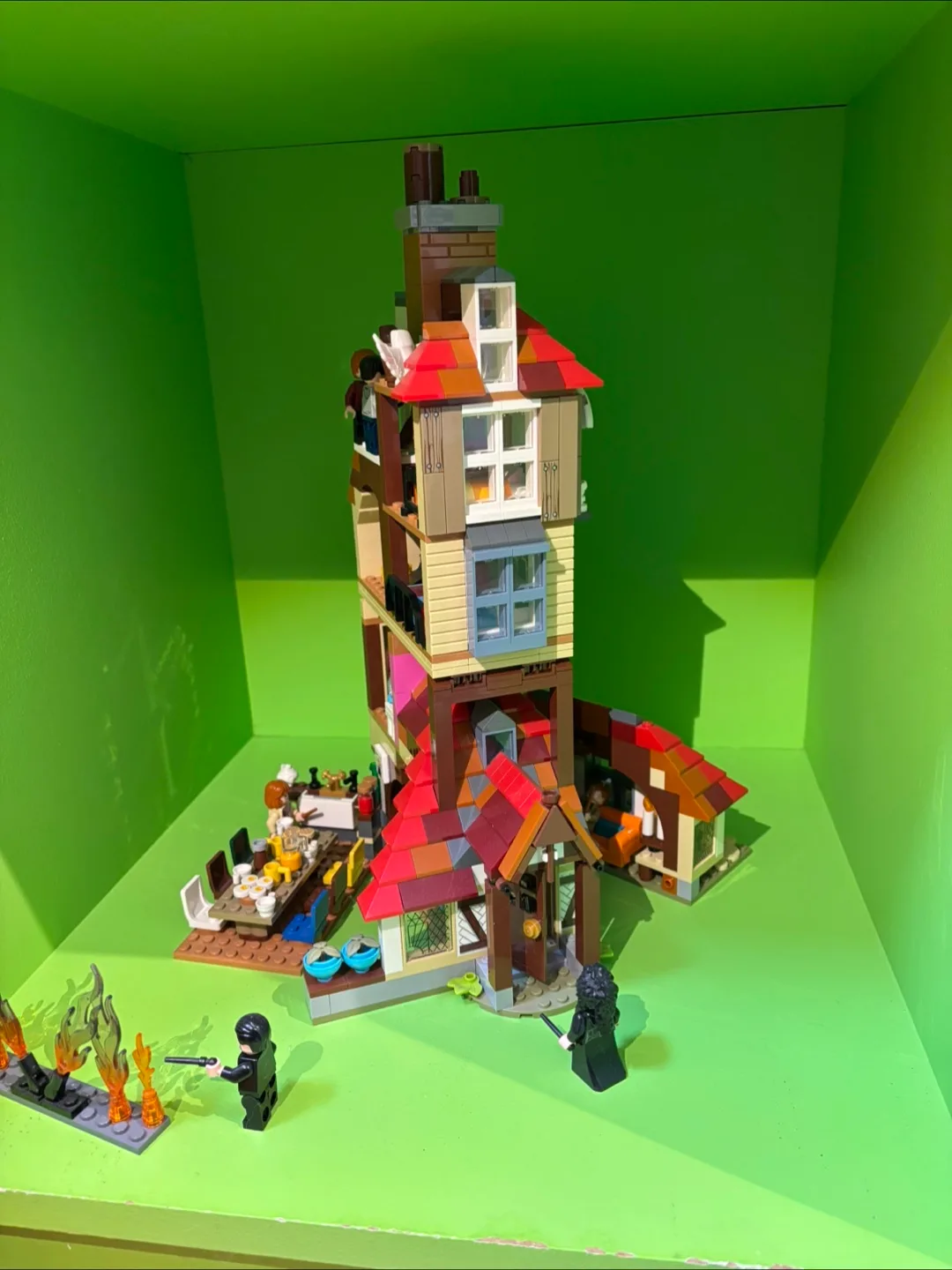 LEGO Harry Potter 75980 - The Burrow thumbnail