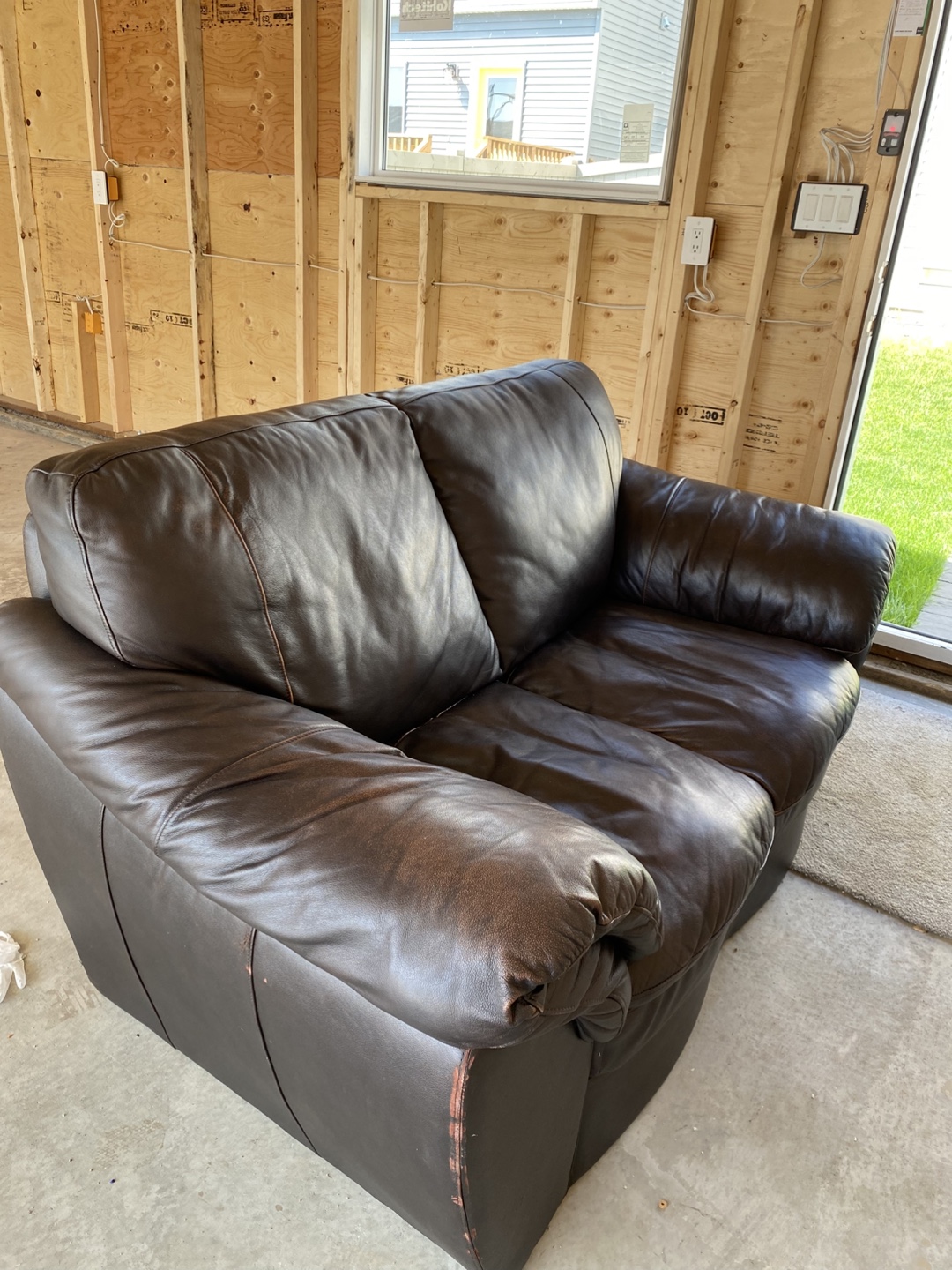 2 seater leather couch - photo 2