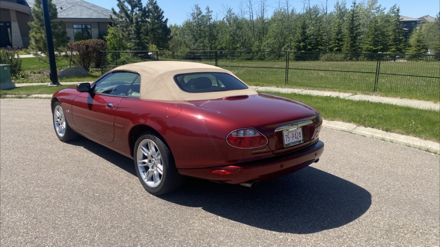 Jaguar XK8 Convertible - photo 2