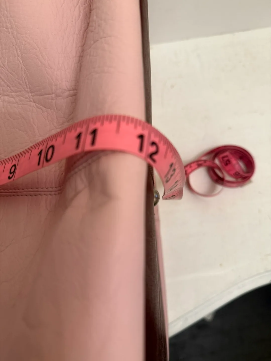 Pink leather travel bag image indicator(5)