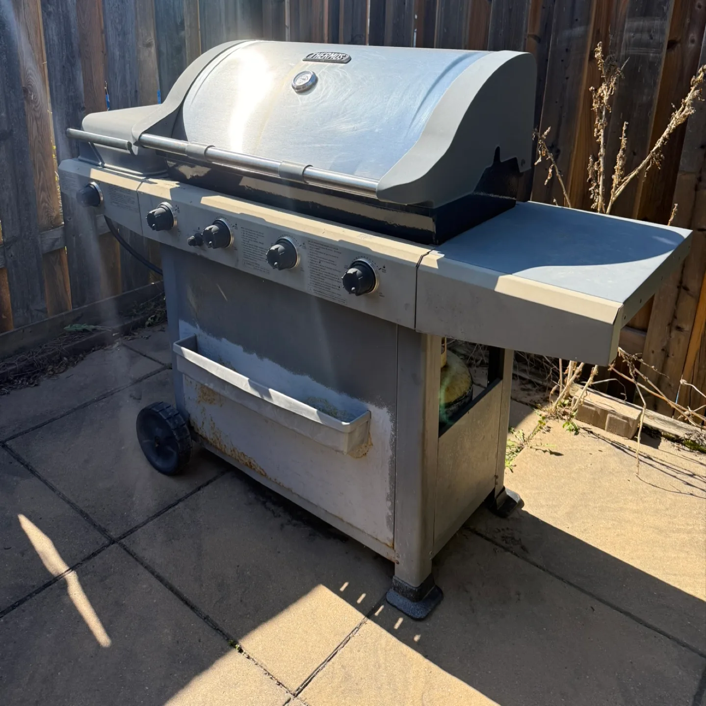 Thermos 4- burner BBQ Grill and propane tank thumbnail