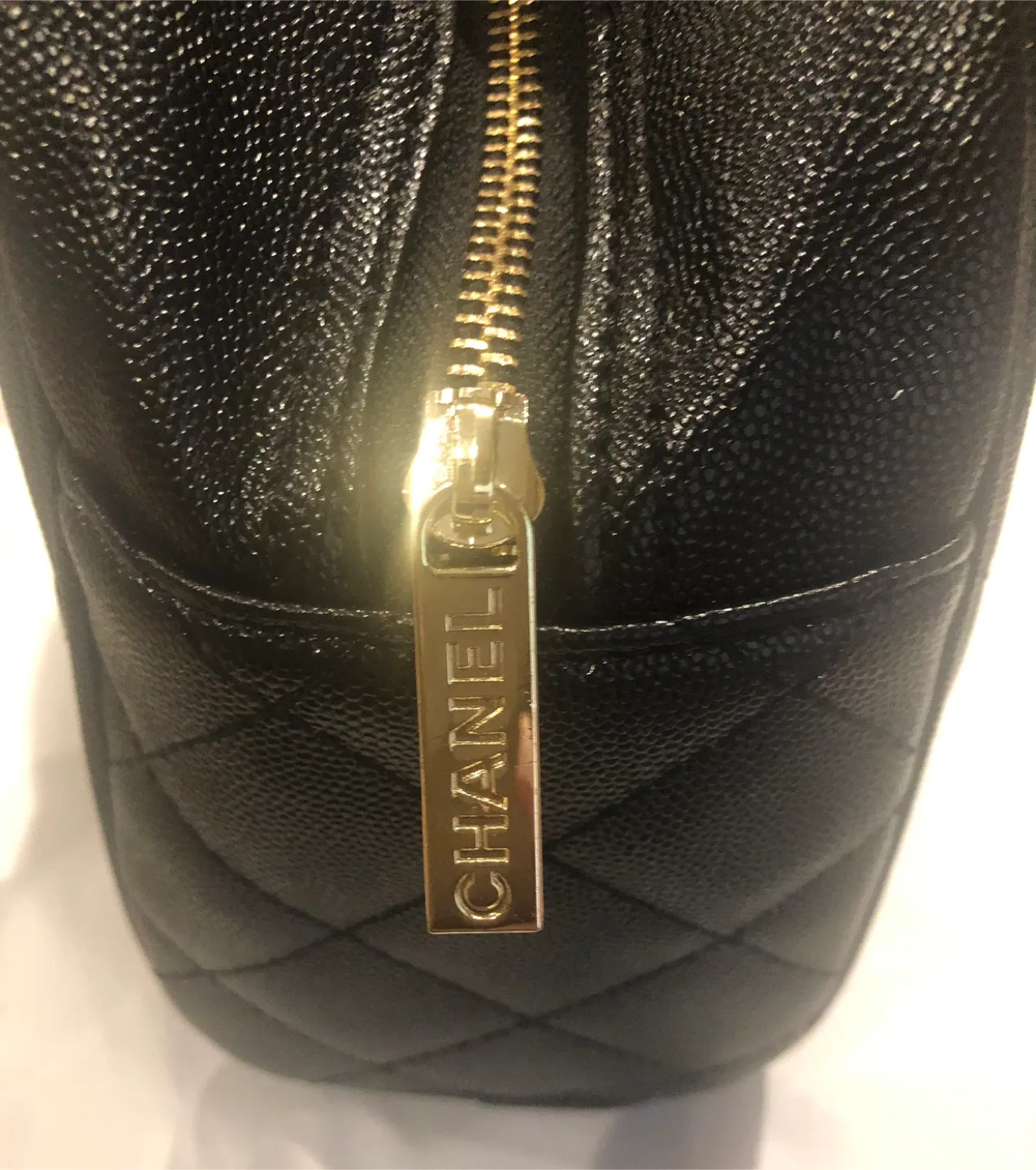 Black Quilted Handbag image indicator(3)