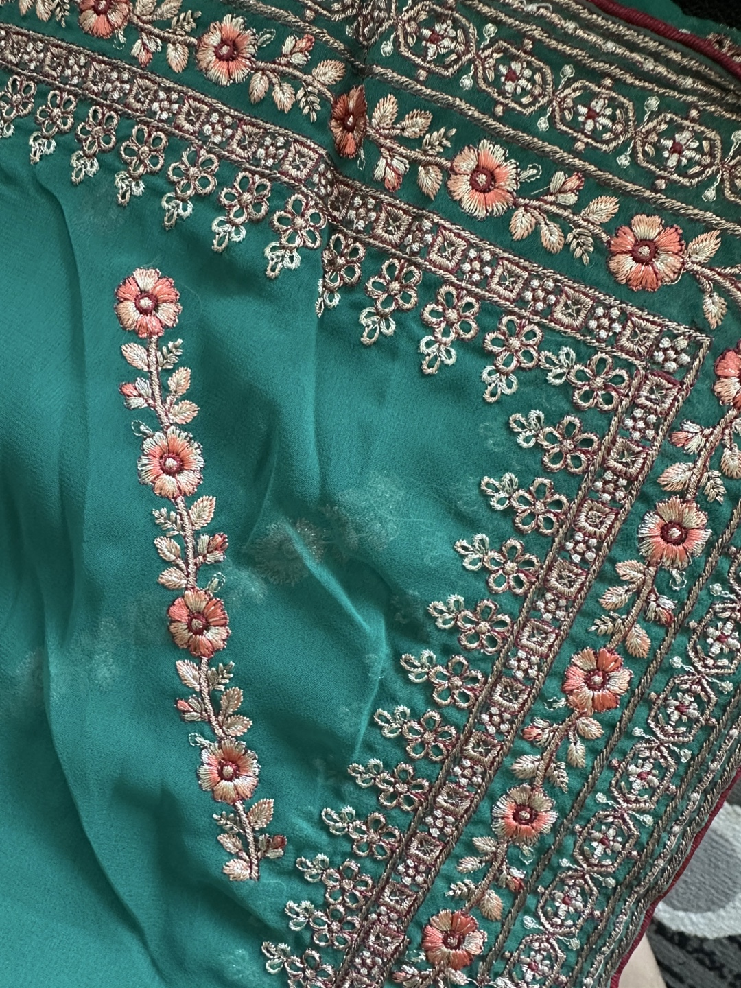 Embroidered saree - photo 3