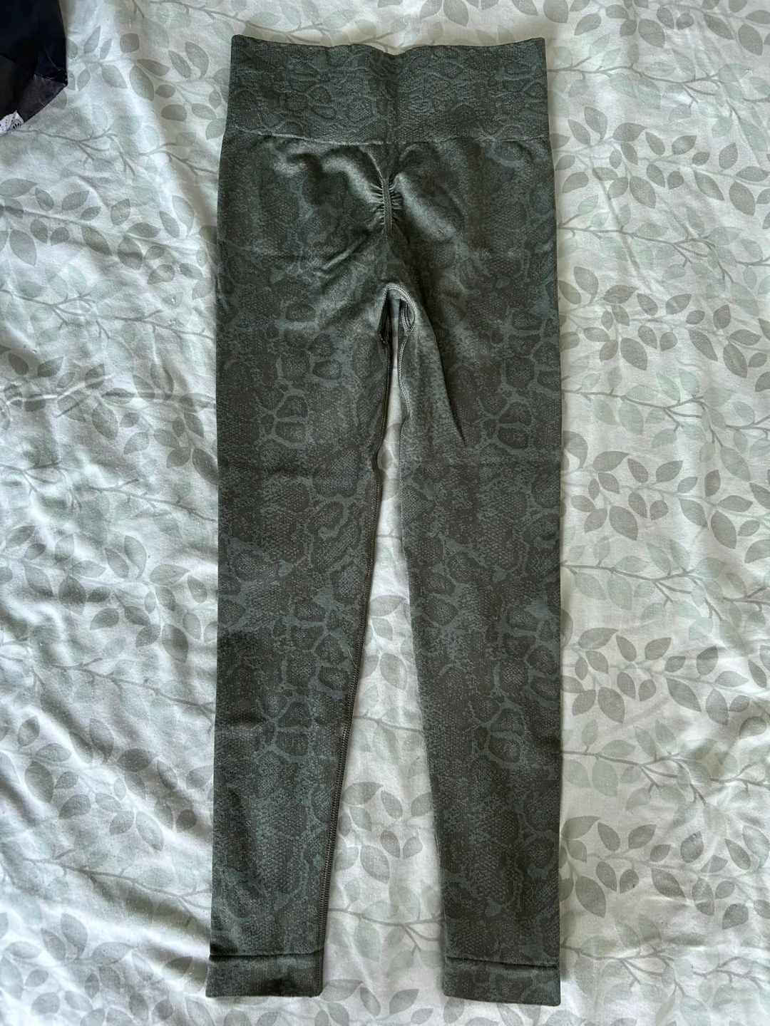Gymshark leggings (size S) image indicator(5)