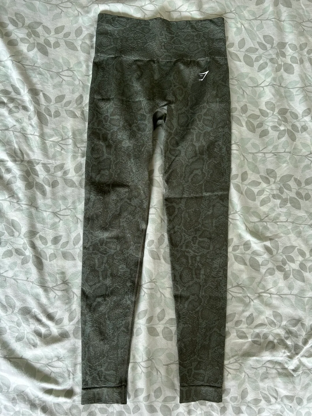 Gymshark leggings (size S) image indicator(4)