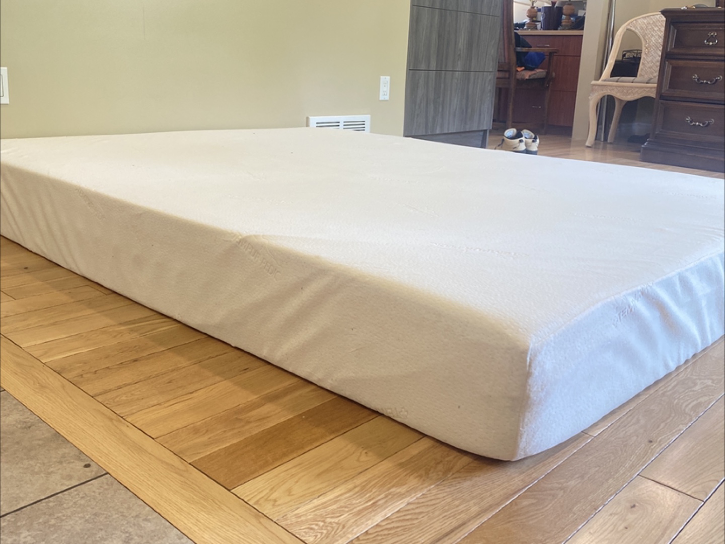 Swiss Made Queen Size Tempur-Pedic Foam Mattress (CAN DELIVER) - photo 4