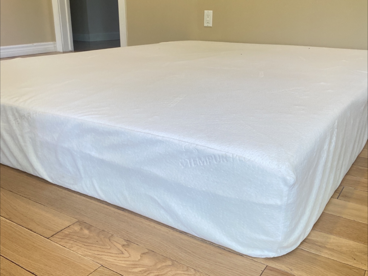 Swiss Made Queen Size Tempur-Pedic Foam Mattress (CAN DELIVER) - photo 5