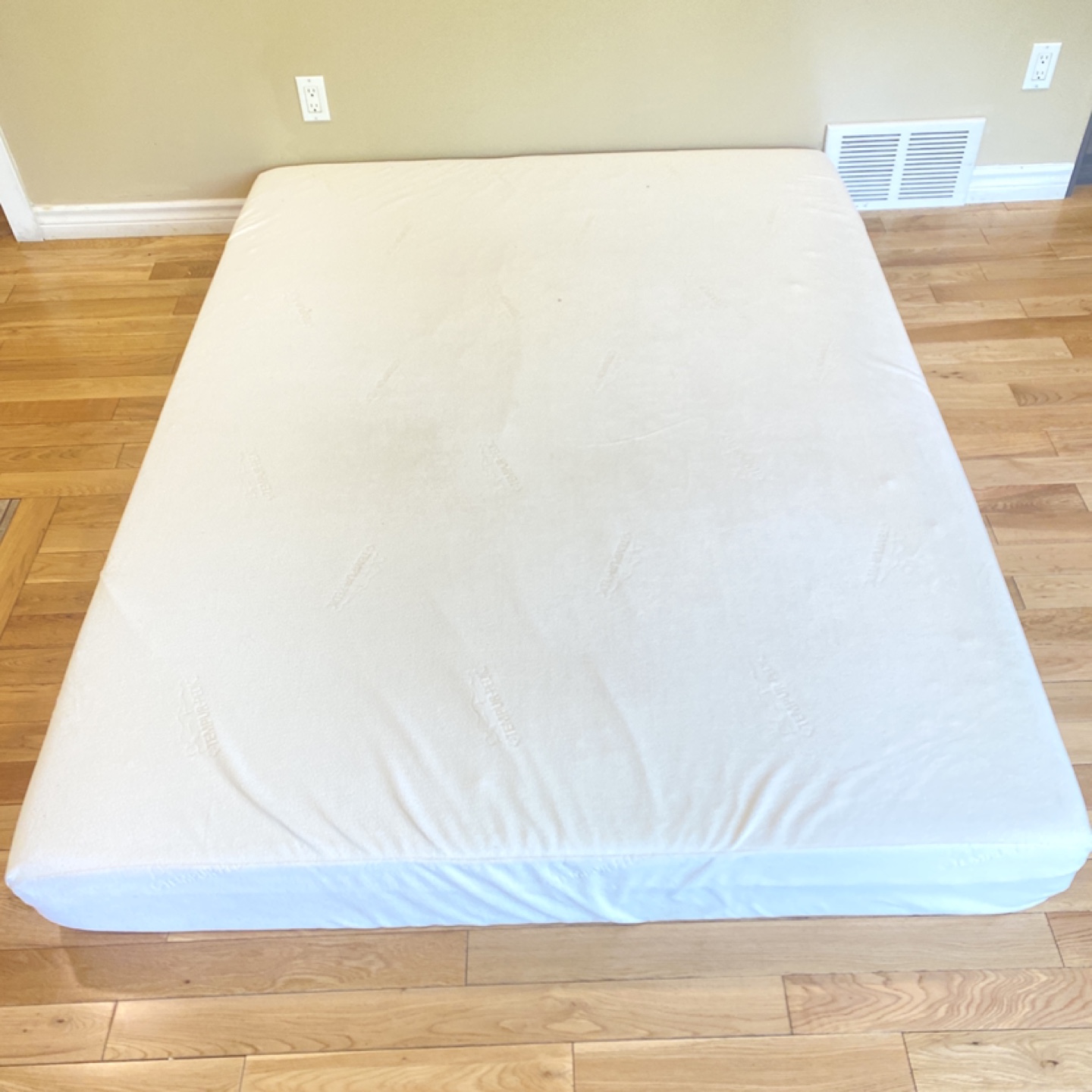 Swiss Made Queen Size Tempur-Pedic Foam Mattress (CAN DELIVER)