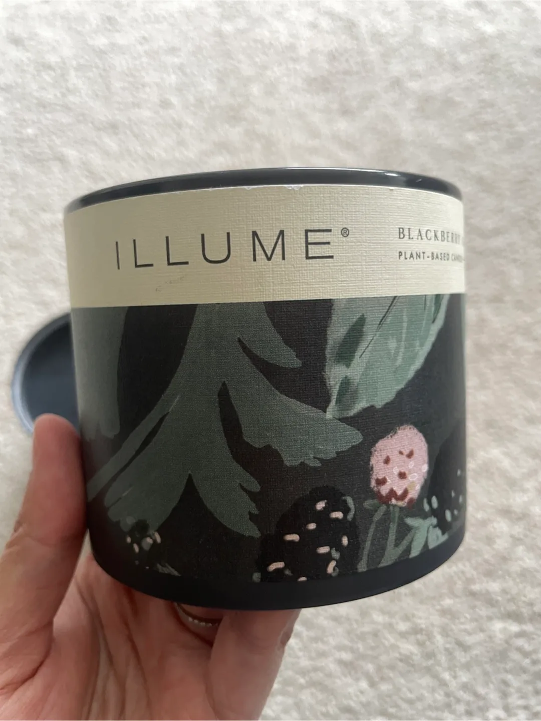 ILLUME Blackberry Absinthe Scented Candle image indicator(2)