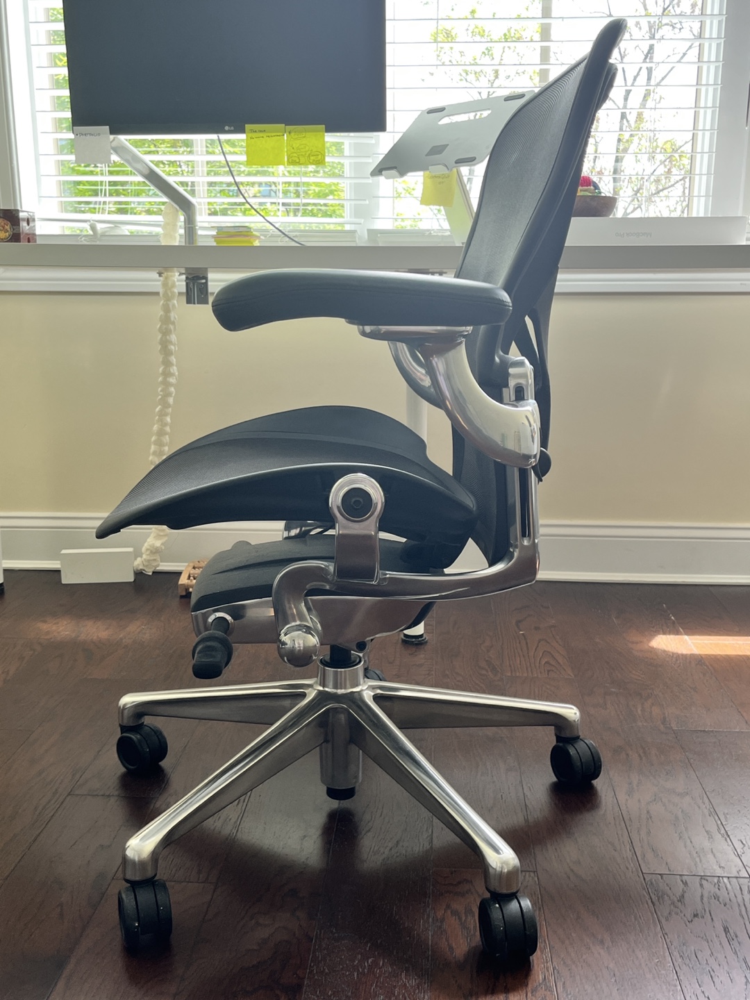 Herman Miller Aeron Chair - photo 4