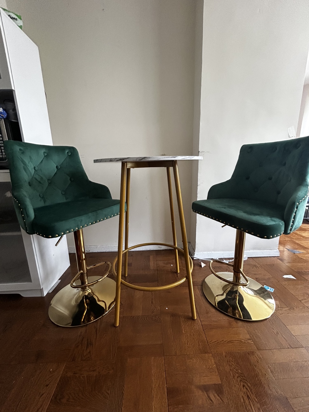 Selling bar table with 2 green velvet barstools