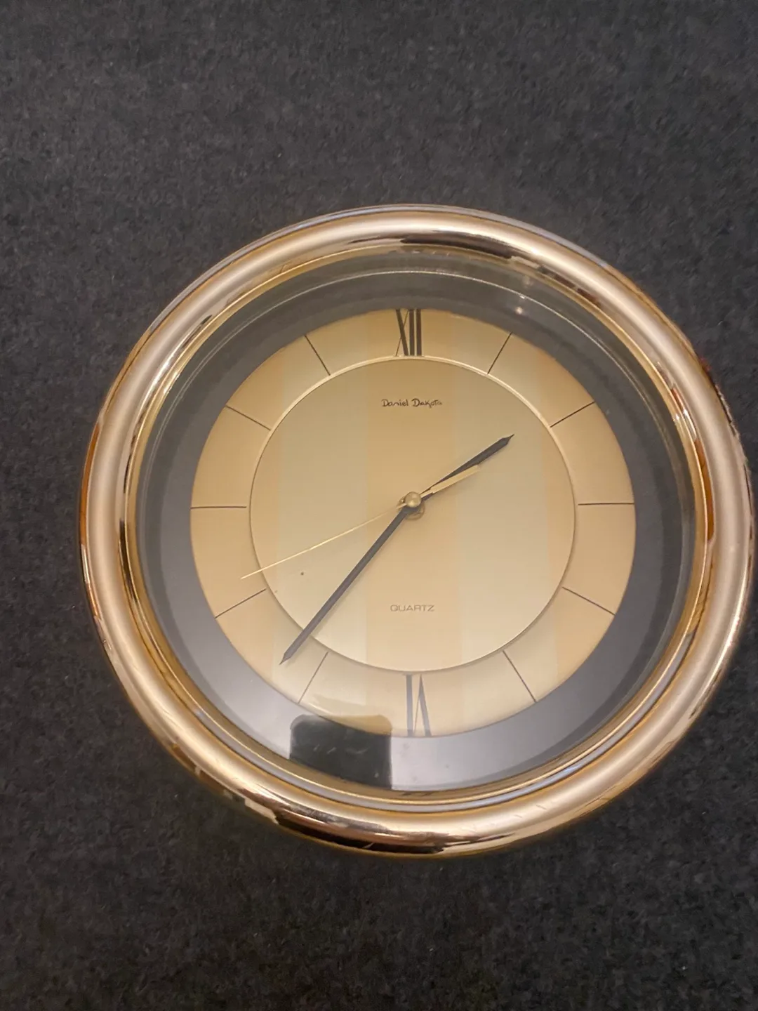 Battery operated clock thumbnail