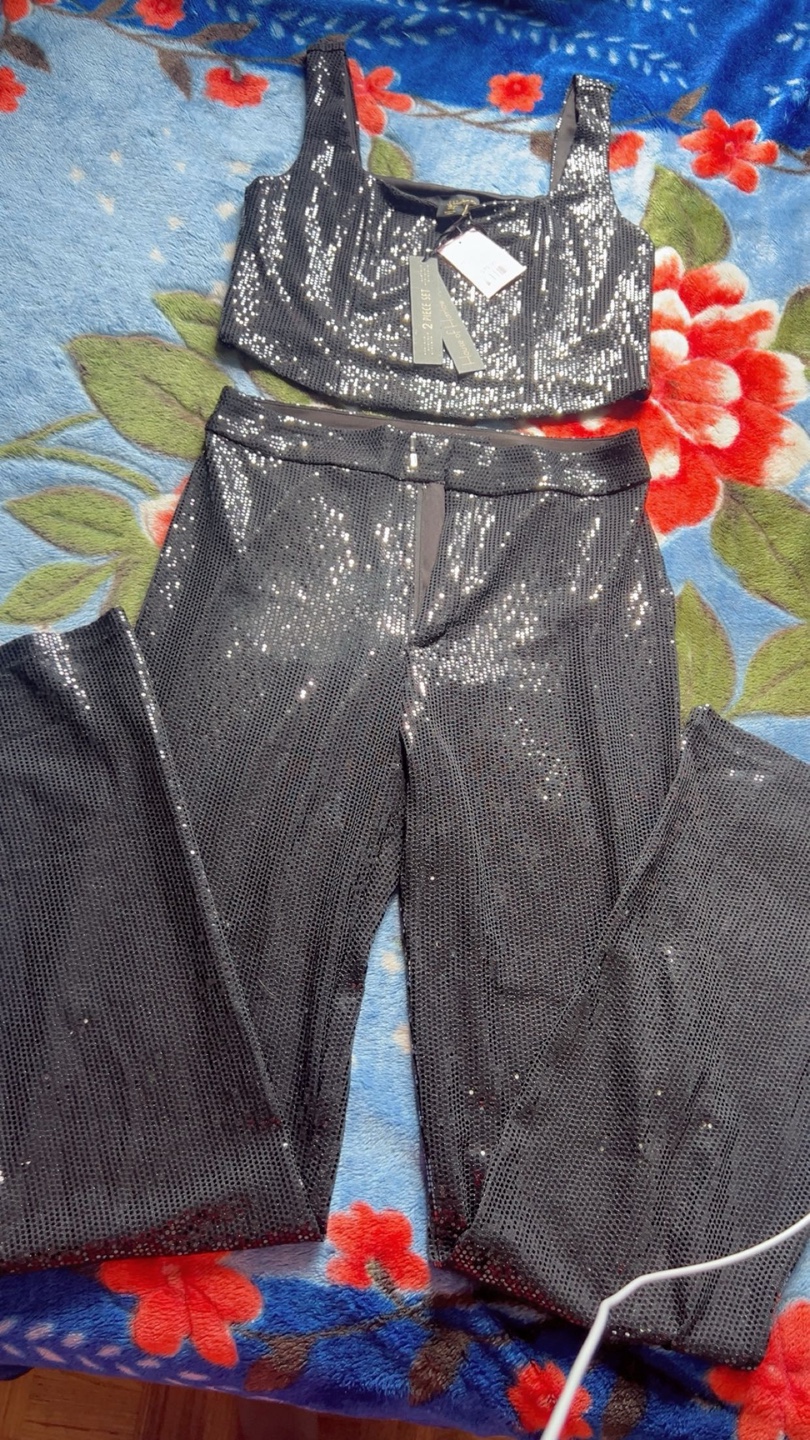 House of Harlow 1960 2 Piece Sequin Set