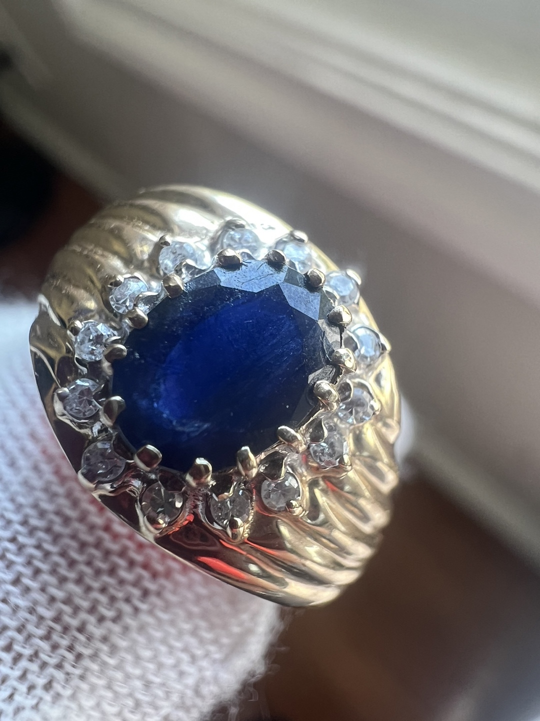 Vintage 10k Gold Sapphire and diamonds Ring