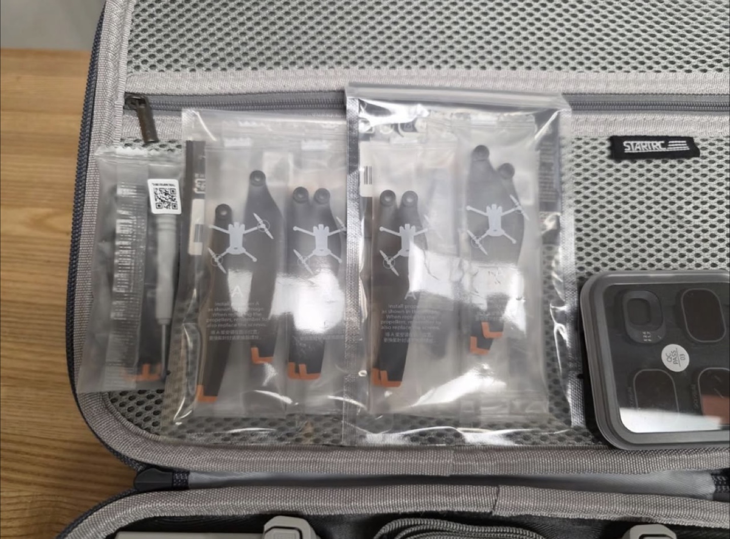 DJI Mini 4 Pro Fly More Combo - Like New Condition! - photo 3