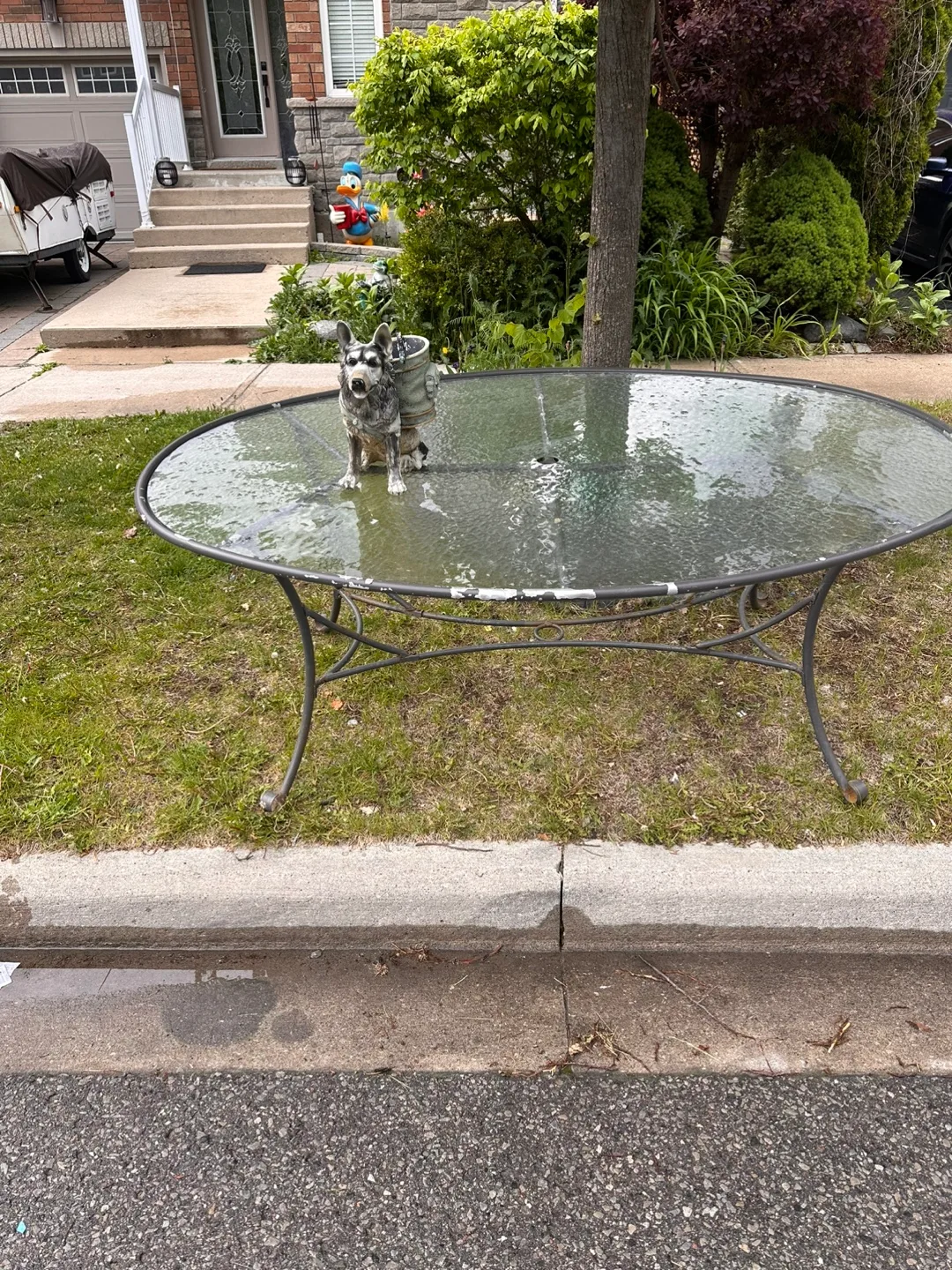 Free Round patio table thumbnail