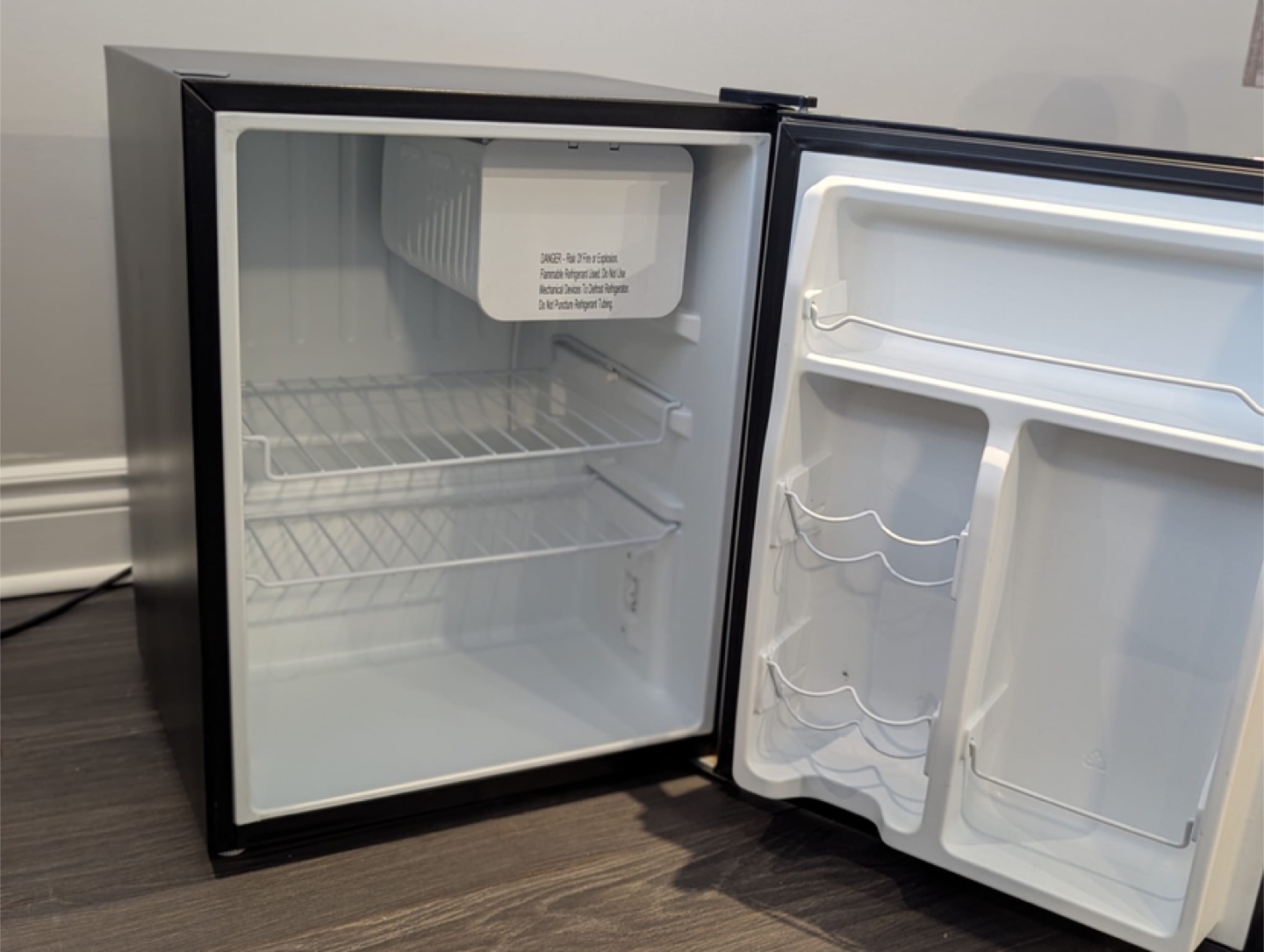 Whirlpool Compact Refrigerator - photo 2