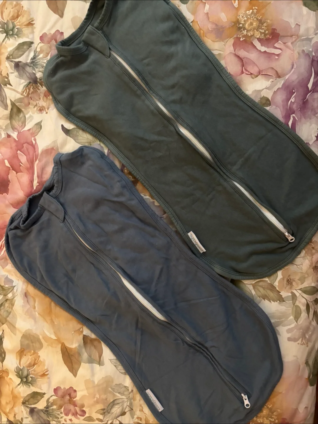 ComfyCubs sleep swaddles + Diaper bag bundle image indicator(3)