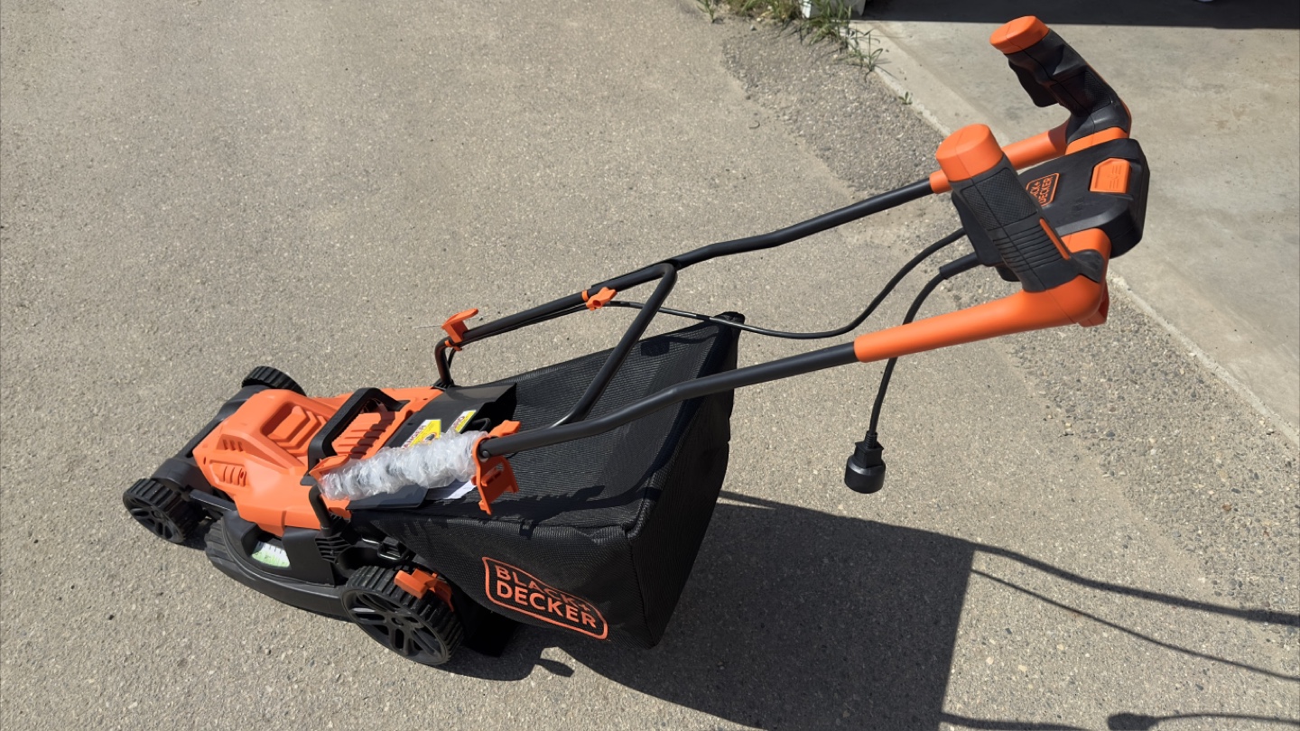 Black + Decker Electric Lawn Mower - photo 3