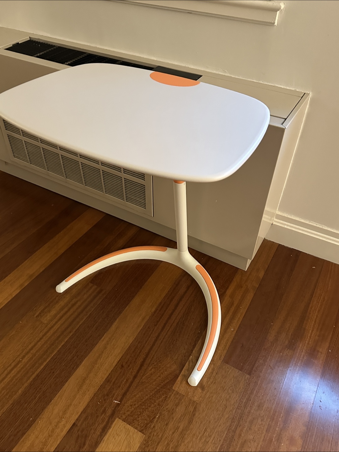 (moving sale) Height Adjustable Laptop Table - photo 3