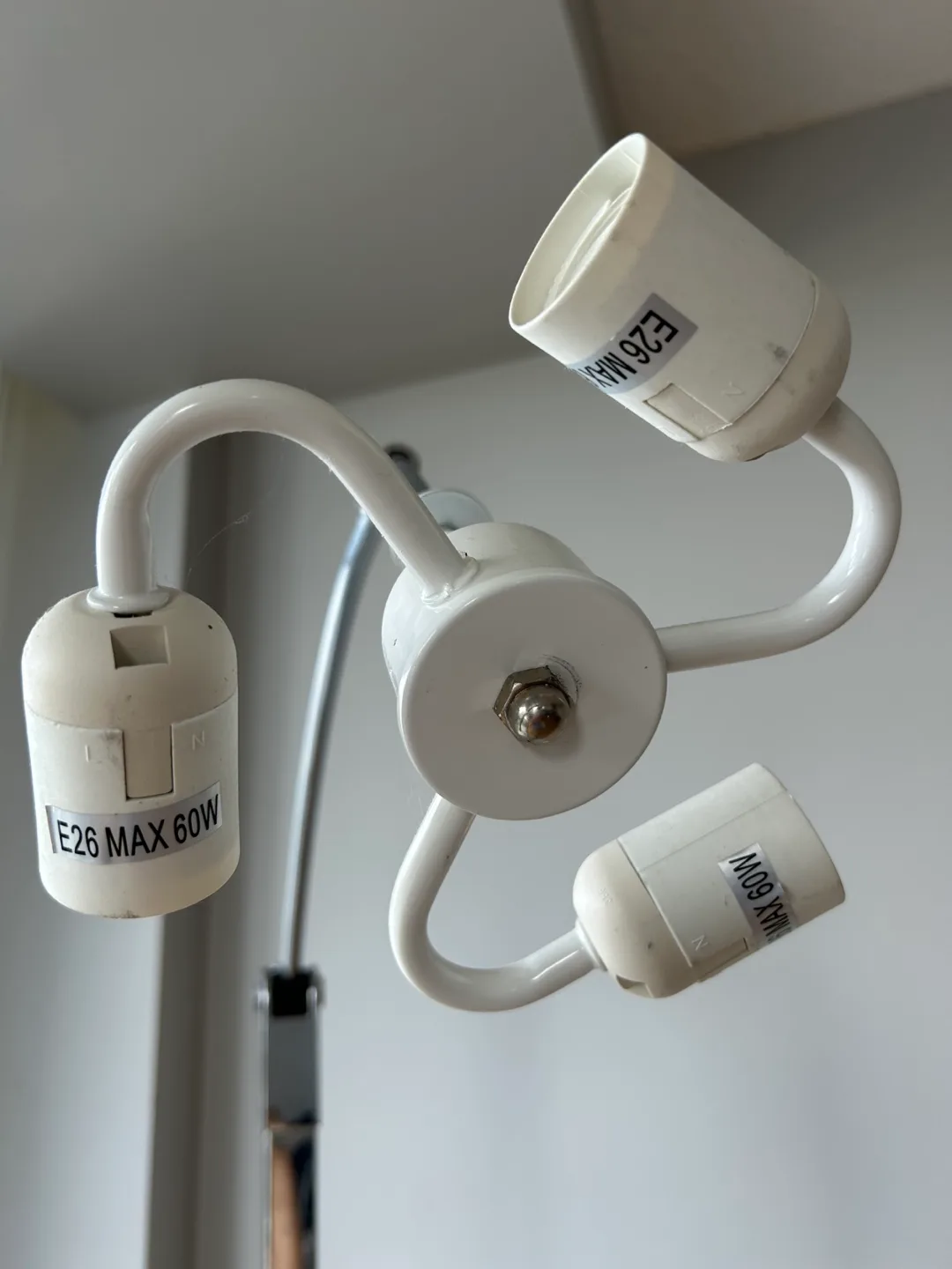 Structube Curva Lamp - white (adjustable) image indicator(4)