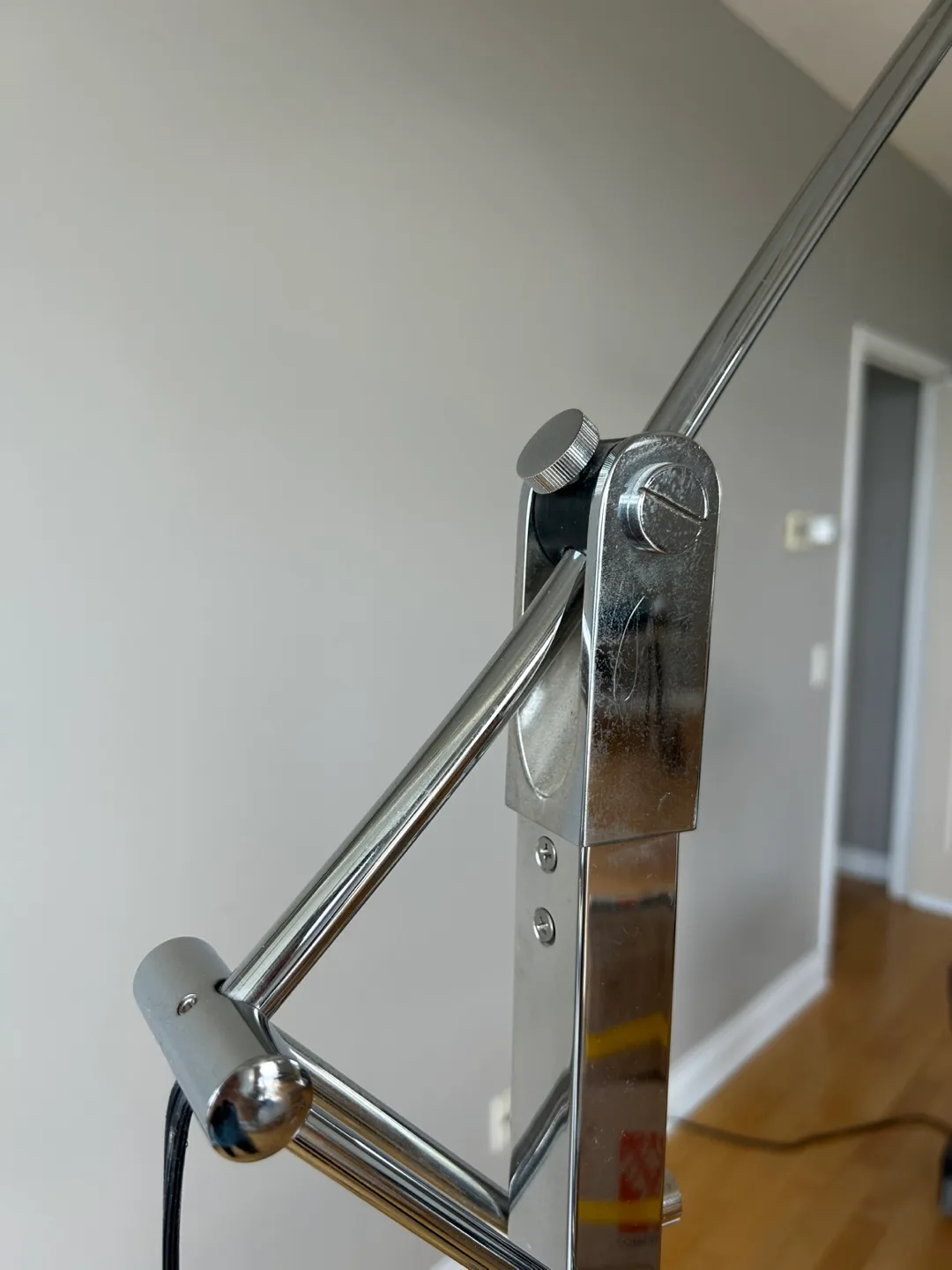 Structube Curva Lamp - white (adjustable) image indicator(5)