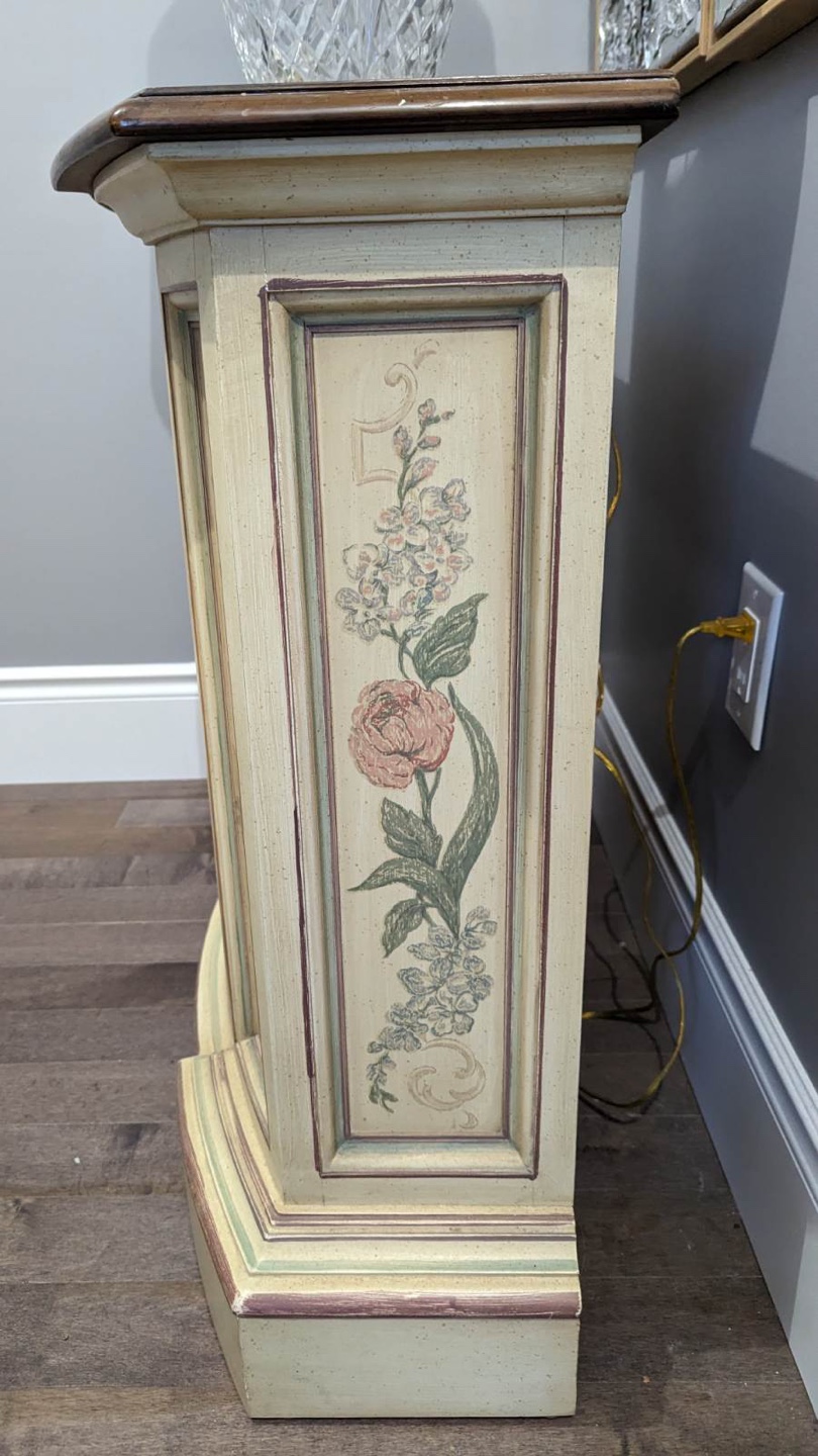 Classy Storage Table - photo 3