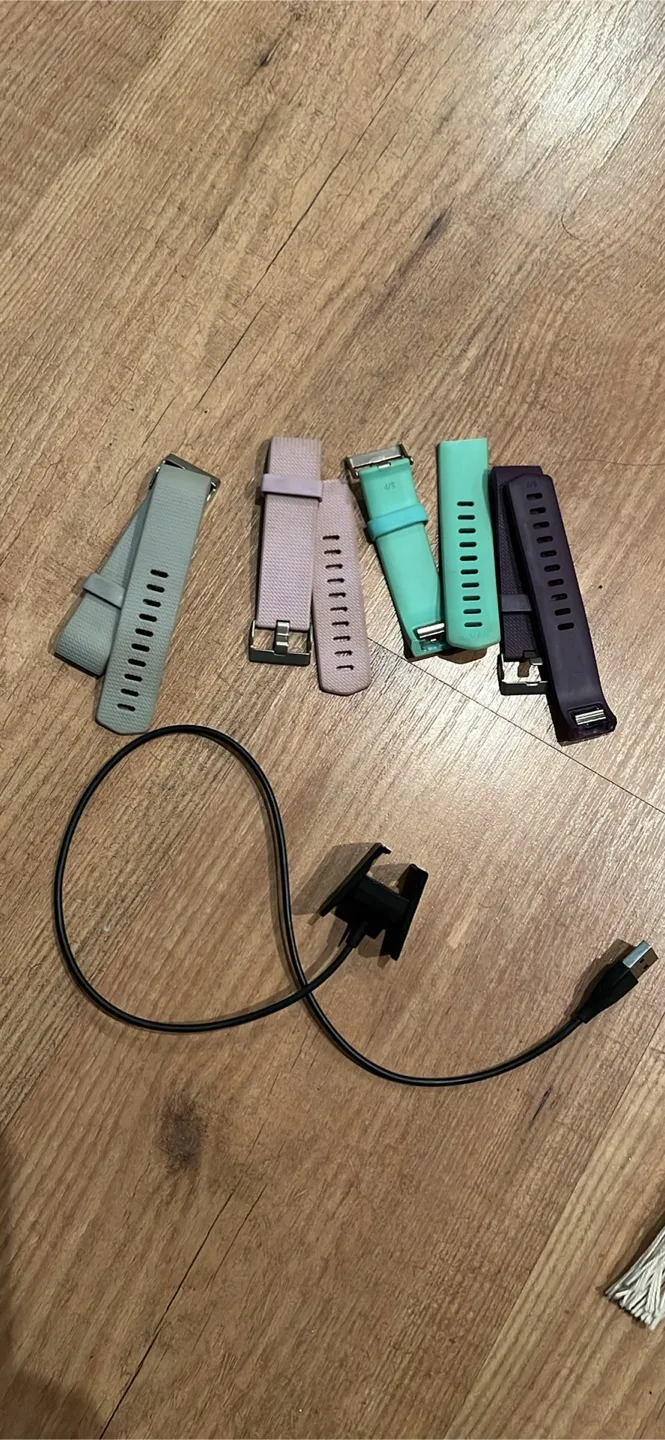 Fitbit Accessories and Watch image indicator(4)