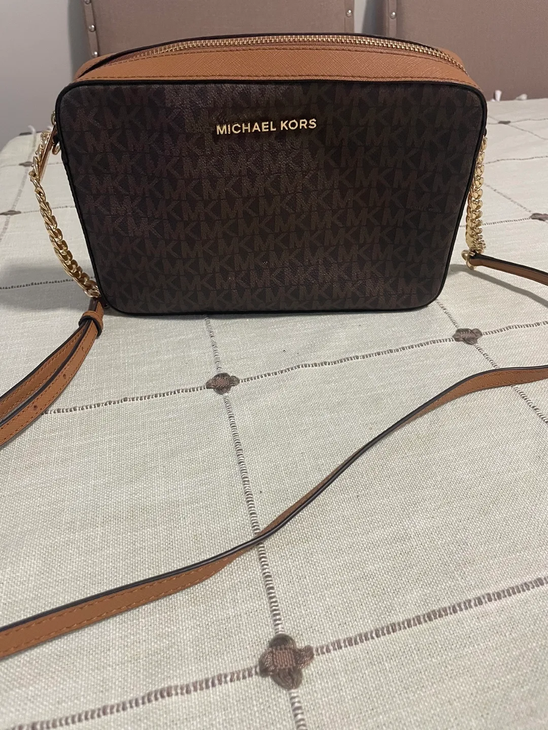 Michael Kors Crossbody Bag image indicator(2)