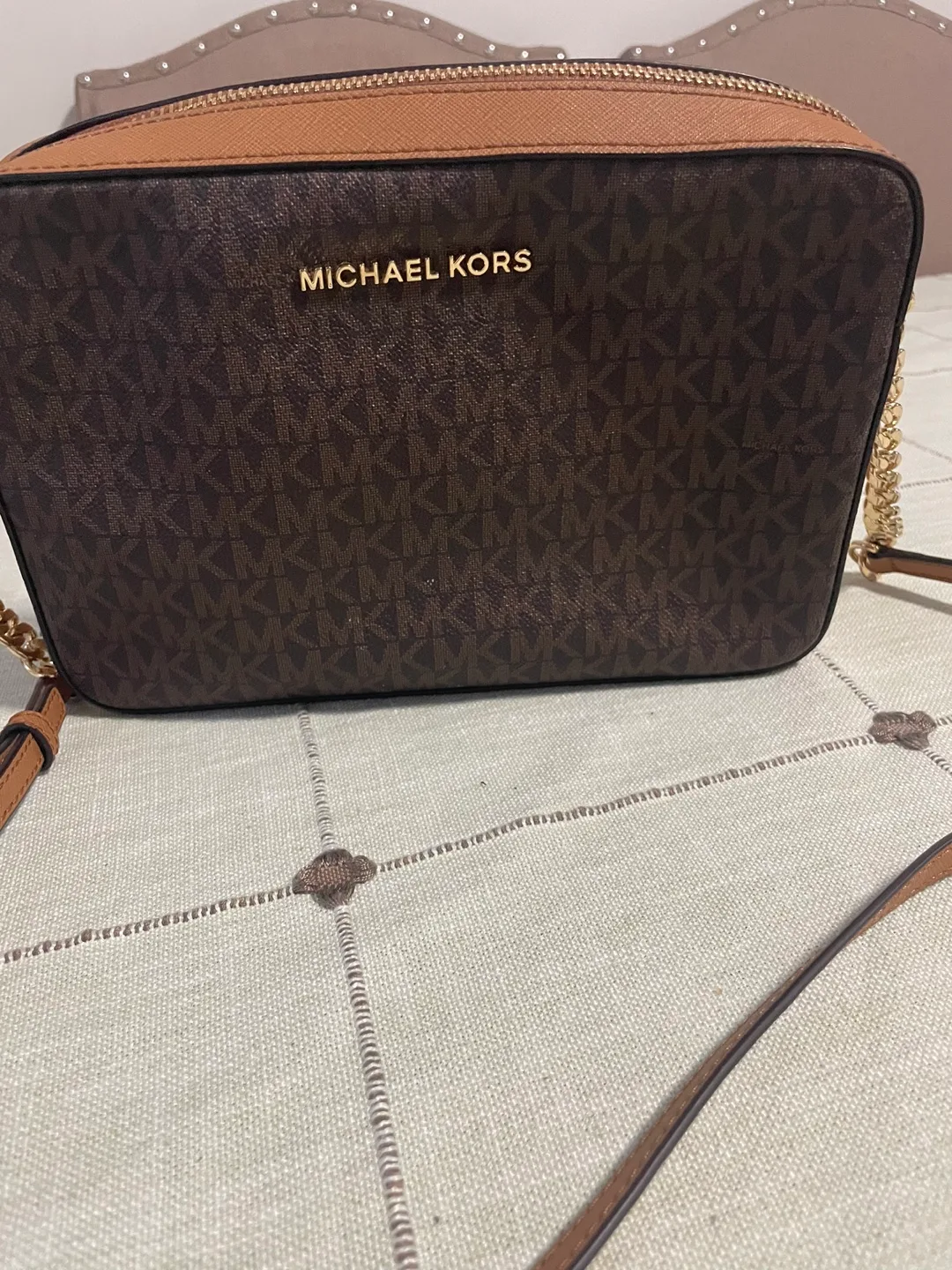 Michael Kors Crossbody Bag image indicator(3)