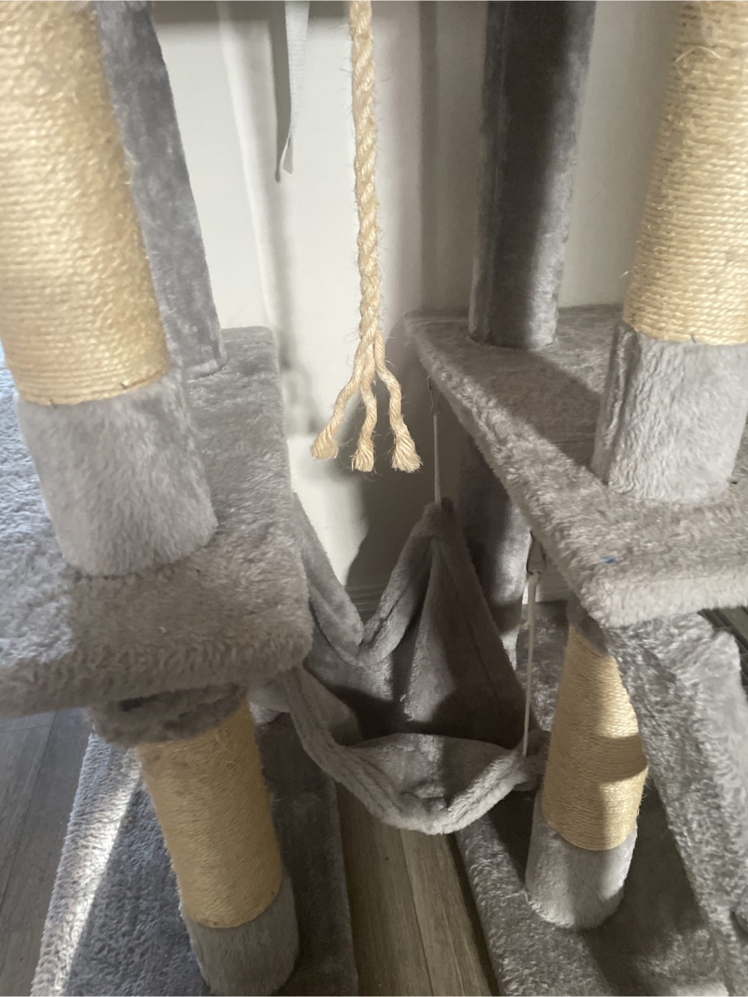 Old cat tree (FREE!!) - photo 4