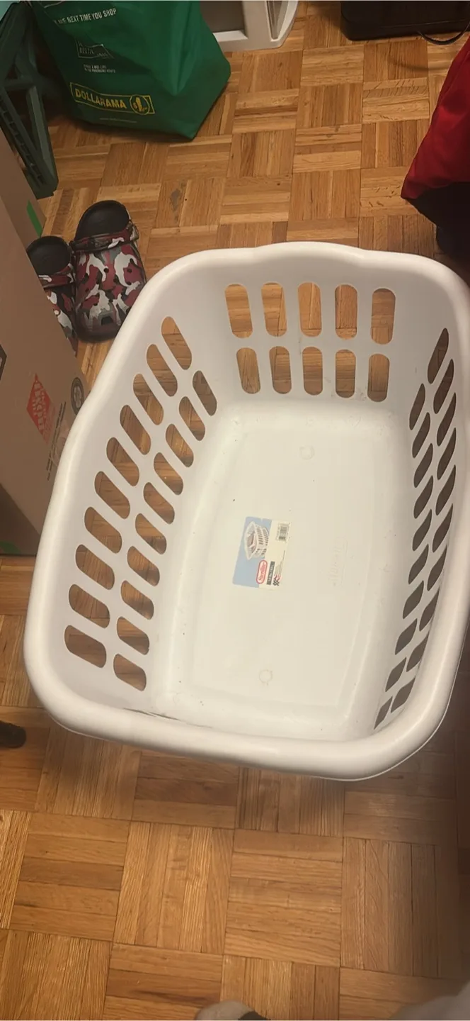 White Laundry Basket image indicator(2)