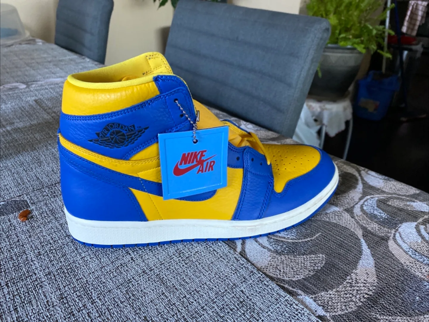 Air Jordan thumbnail