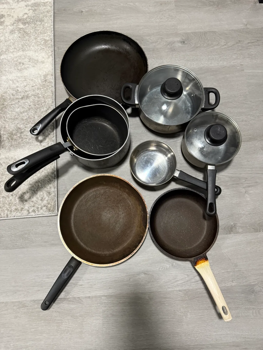 Assorted Pots and Pans Set thumbnail
