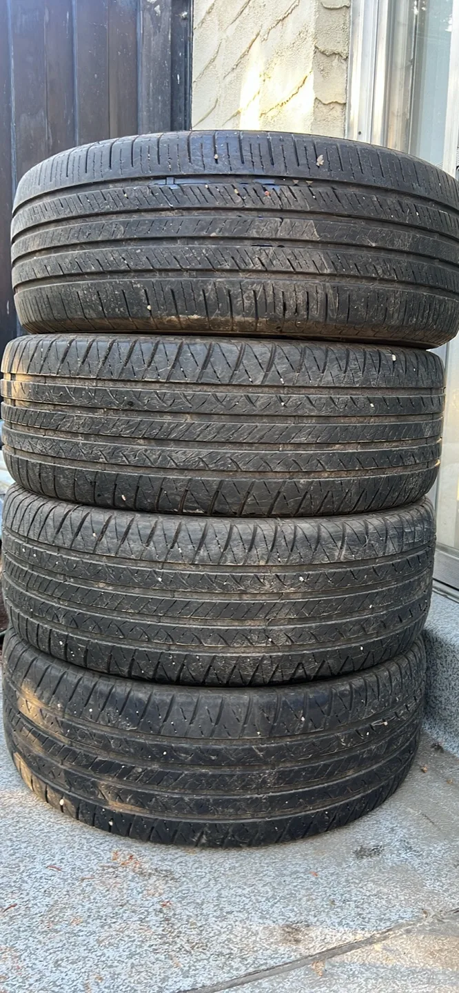Set of 4 Tires thumbnail