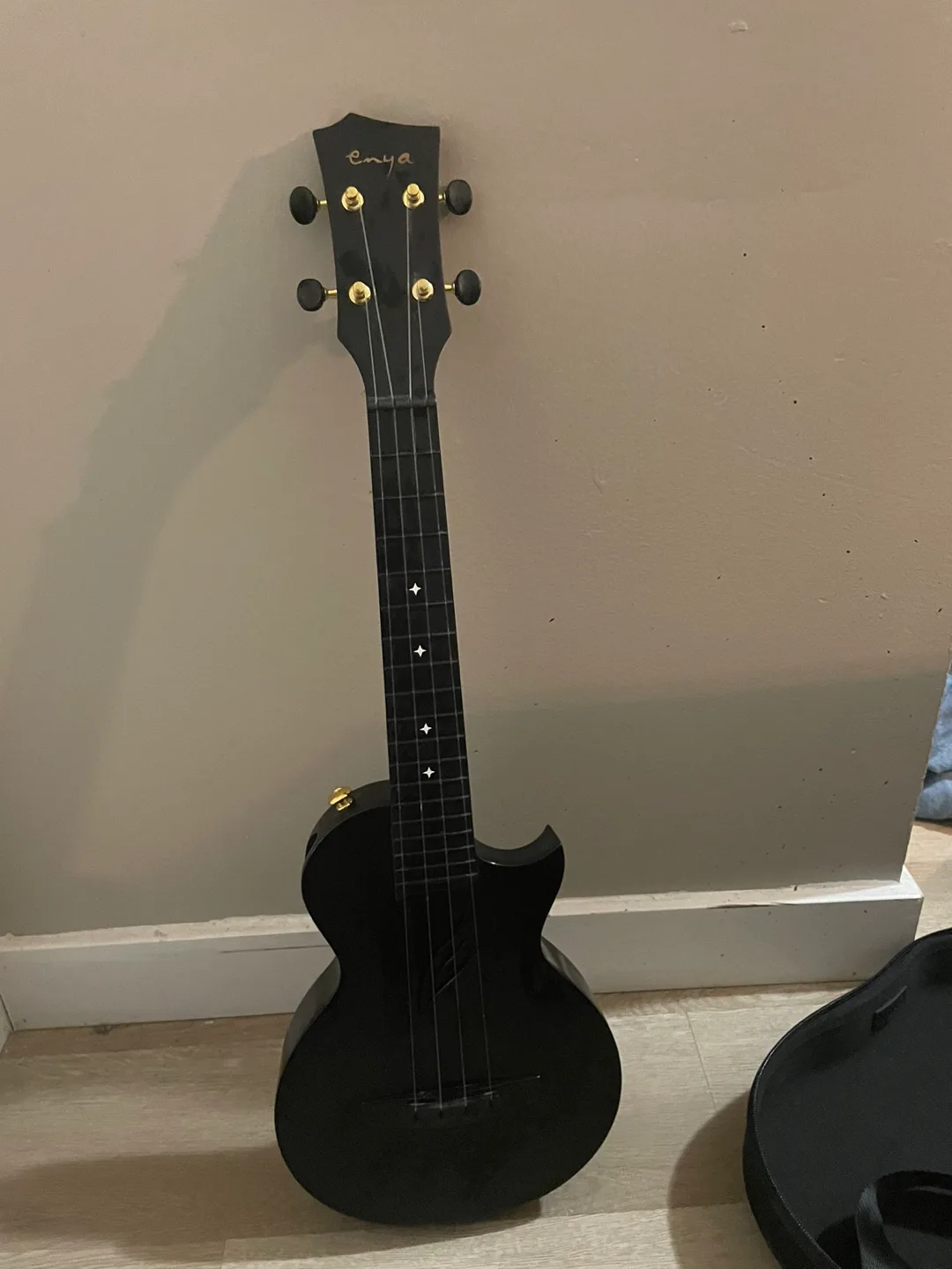 Enya Ukulele with Case and strap thumbnail