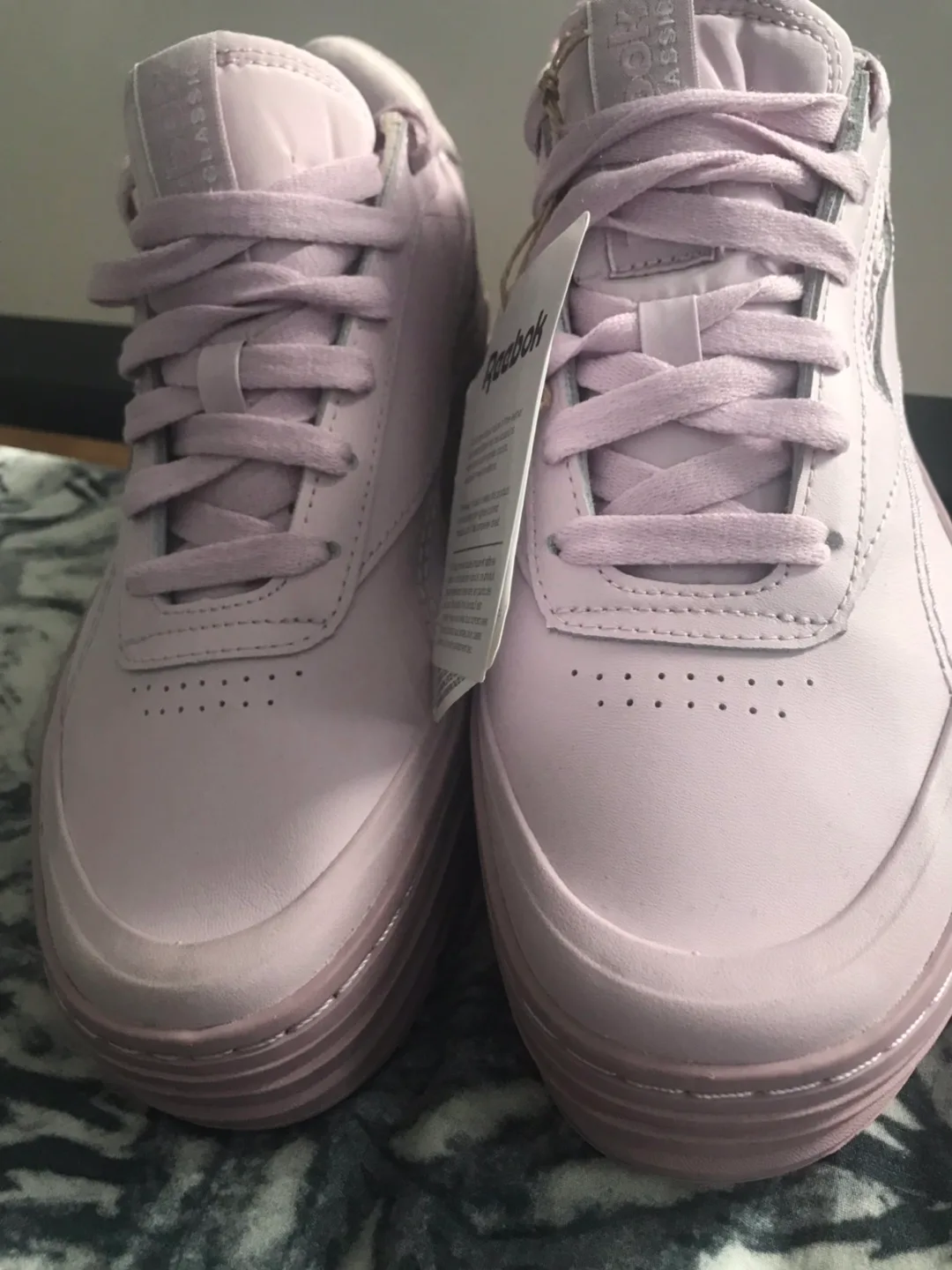 Women's Reebok Classic  leather sneaker image indicator(3)