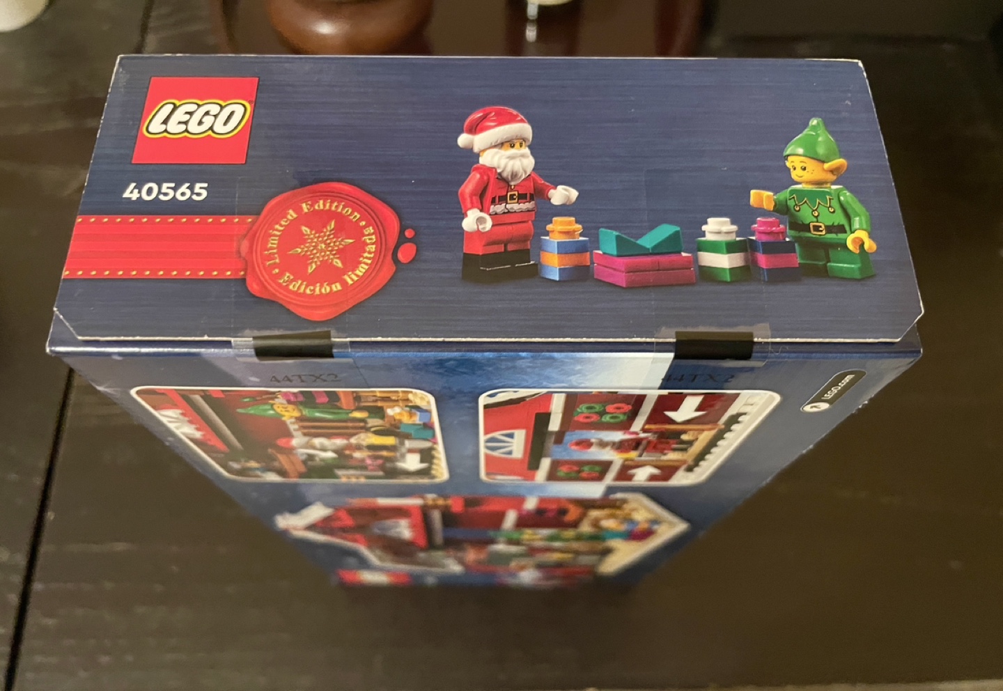 LEGO Santa's Workshop Set - photo 3