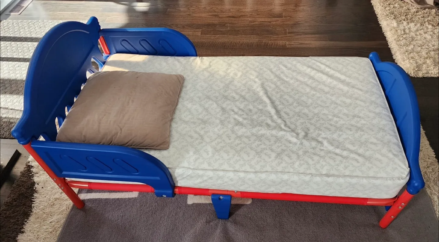 Toddler Bed with Railings image indicator(2)