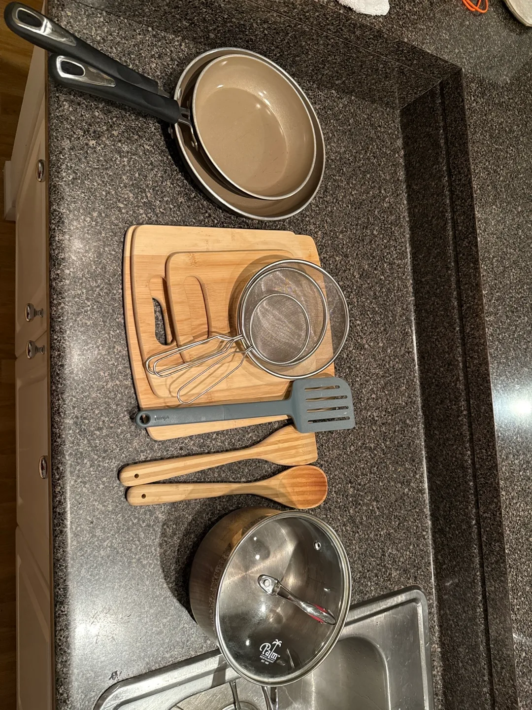 Kitchen cookware and utensils set thumbnail