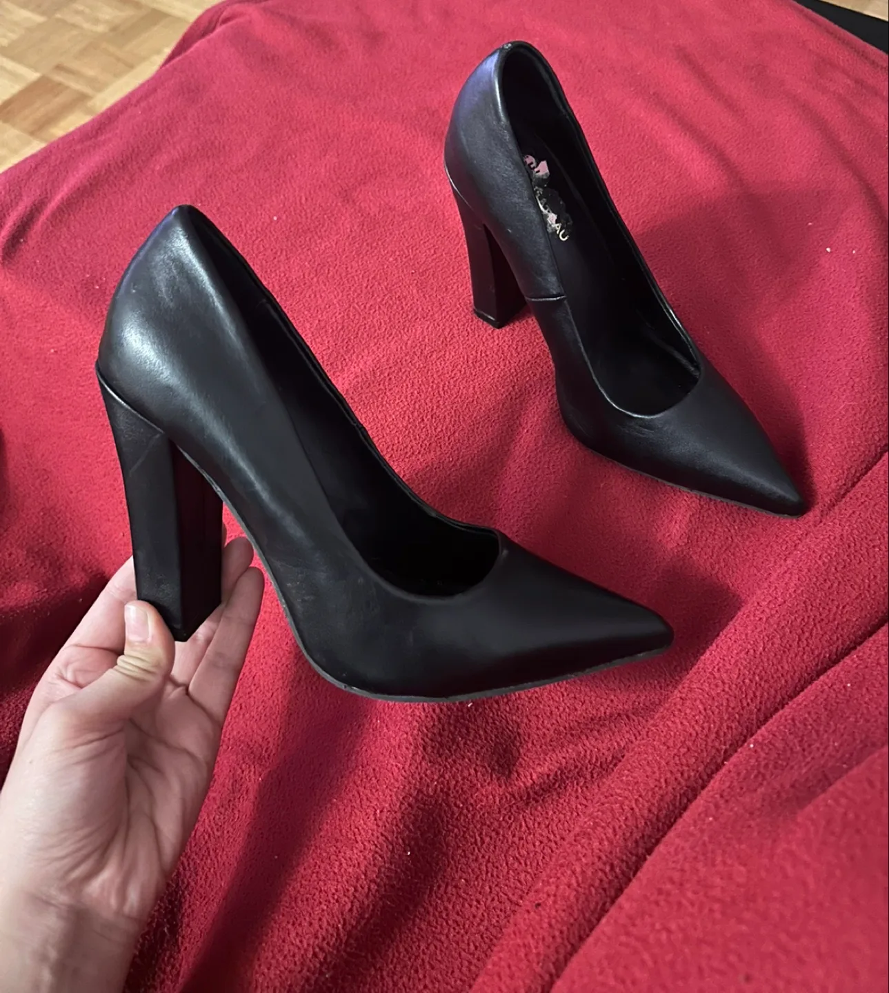 The Chateau Heels - Classic Black image indicator(2)