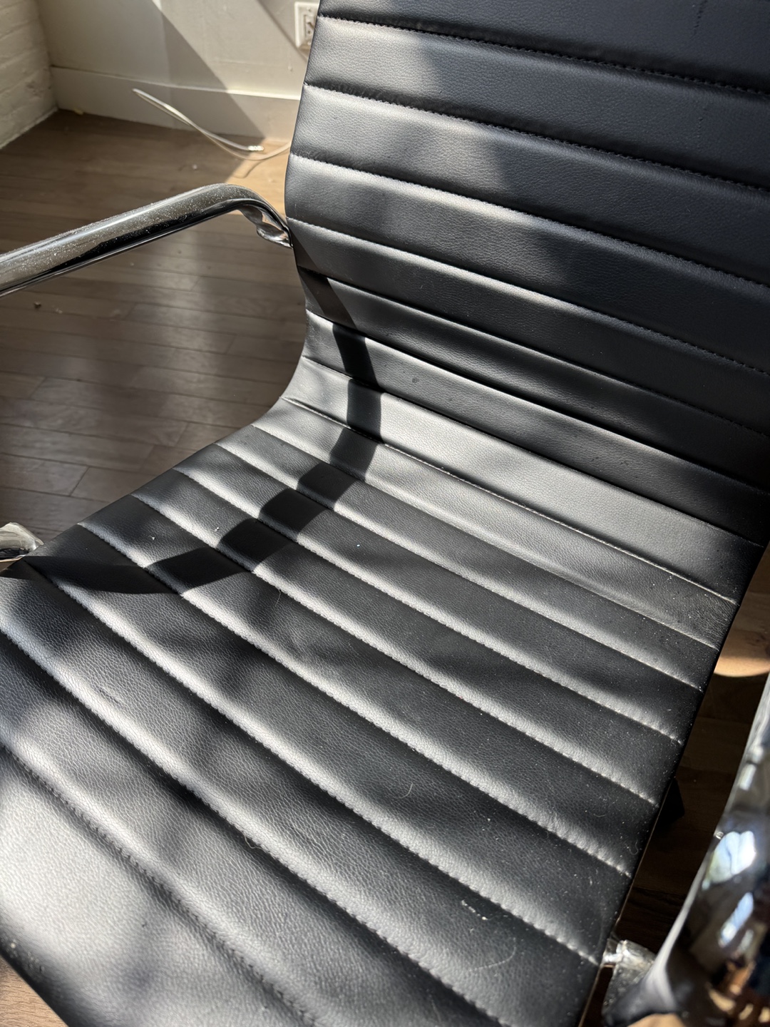 Black Ribbed Office Chair - photo 2